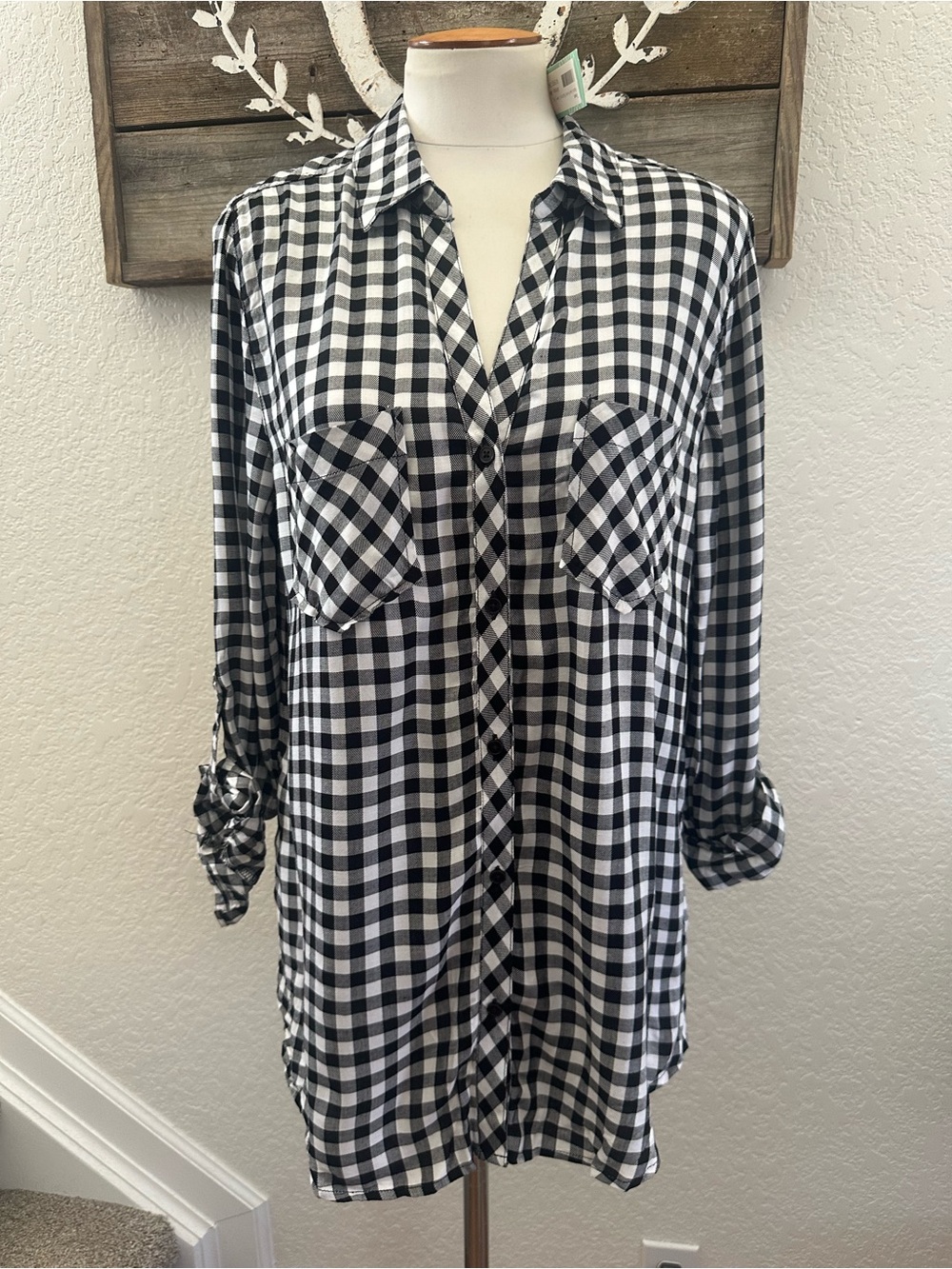 Stitch Fix Tinsel Hattie two pocket button down top size M NWT